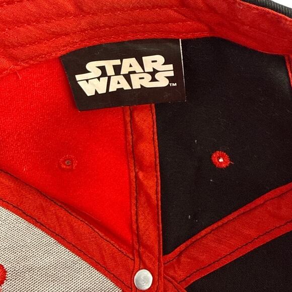Star Wars Millennium Falcon Snap-Back Sports Cap Size OS in Black and Red - Picture 7 of 7
